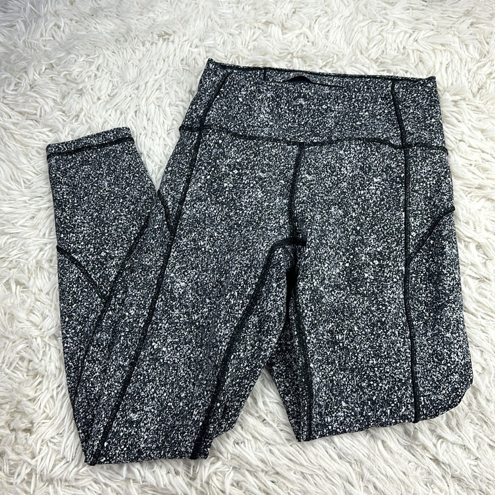 Lululemon In Movement Tight 25" *Everlux Diffuse Starlight Black